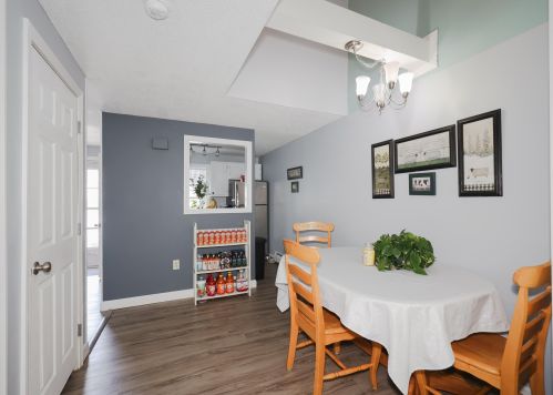 23 Vinton Dr, Concord NH  03303-1582 exterior