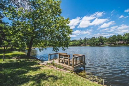 1919 Lake Dr, Huntsville, TX