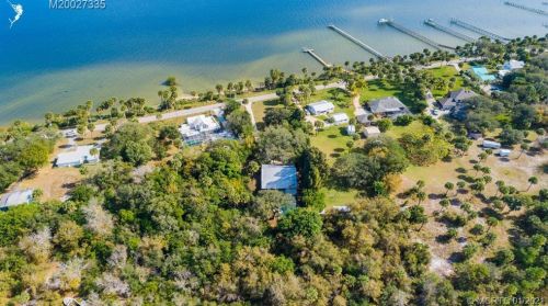 9101 Indian Riv Dr, Fort Pierce FL 34982-7824 exterior