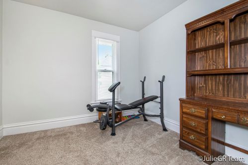 101 Valley Ave, Grand Rapids MI 49504-7402 exterior