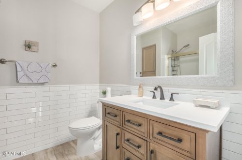 4564 Chisum Trl, Phoenix AZ  85050-8525 exterior