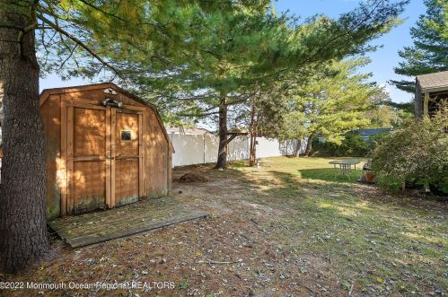 22 Castle Ave, Jackson Twp NJ 08527-2513 exterior