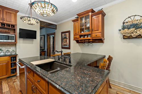 654 Bower Hill Rd, Pittsburgh PA 15243-2040 exterior