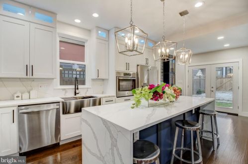 2911 17th St, Washington DC  20018-1825 exterior