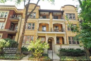 651 Buckingham Pl, Chicago, IL 60657-2421