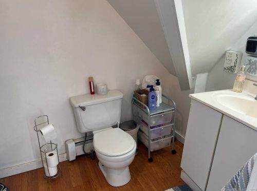 9 Couch St, Norwalk CT 06854-2025 exterior