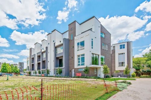 381 Greenbriar Ln, Dallas TX 75203-1015 exterior