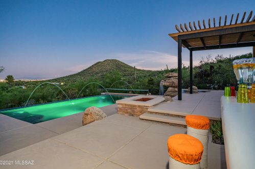 321 Corte Tortuga Vis, Tucson AZ  85745-1792 exterior