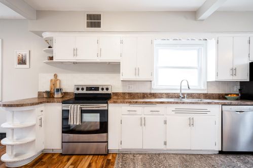 1374 58, Milwaukee WI 53214-5111 exterior