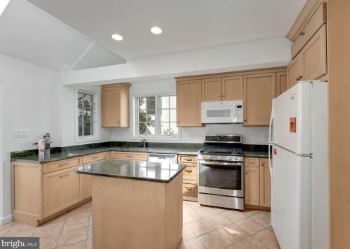 2822 University Ter, Washington DC  20016-3459 exterior