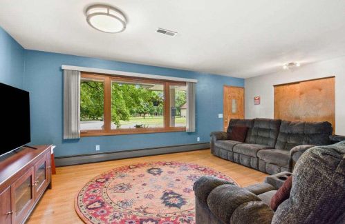 1917 Elka Ln, Madison, WI 53704-3369