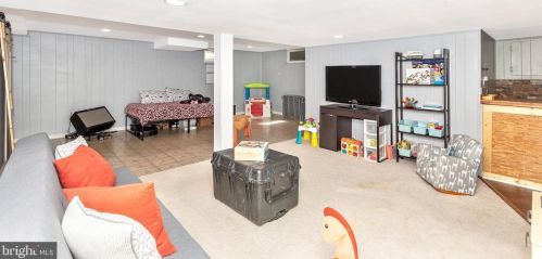 604 Forest Glen Rd, Silver Spring MD 20910-1122 exterior