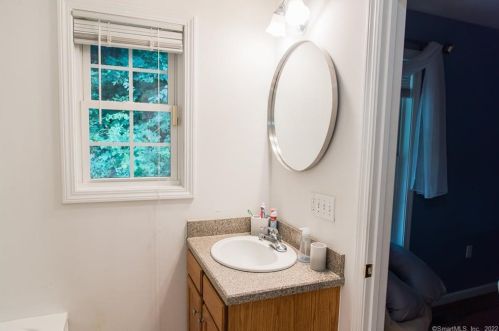 639 Old Colony Rd, Meriden CT 06451-6301 exterior