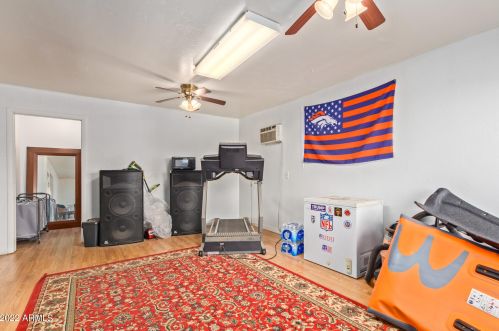 3340 Desert Cv Ave, Phoenix AZ 85028-3514 exterior