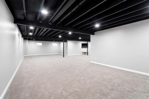 1049 Fernpark Dr, Saint Louis MO 63141-6132 exterior