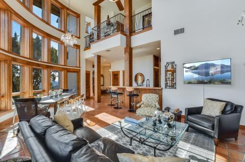 610 Crystal Crk Dr, Austin TX 78746-4728 exterior