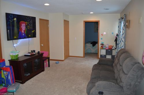 7050 Spruce Dr, Princeton MN 55371-6091 exterior