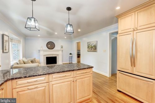 2998 Glenora Ln, Rockville MD 20850-3055 exterior