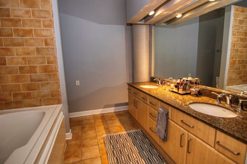 15 Throop St, Chicago IL  60607-2517 exterior