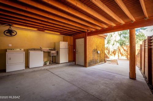 837 8 St, Tucson AZ 85719-5517 exterior