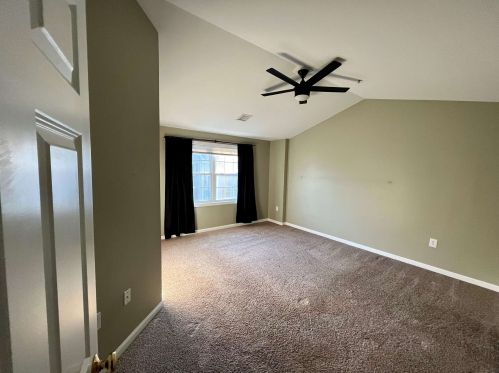 15 Townsend Dr, Dover NH 03820-6514 exterior