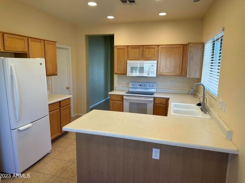 25412 40th Ln, Phoenix AZ  85083-2488 exterior