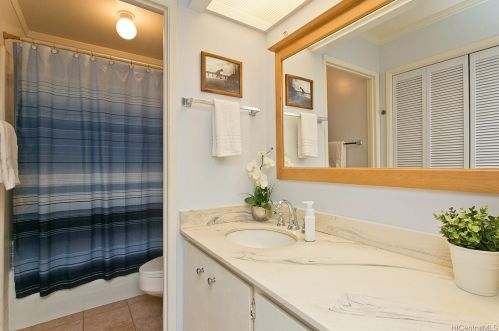 430 Haleloa Pl, Honolulu HI  96821-2215 exterior