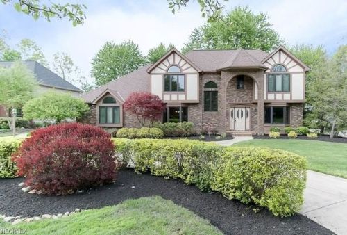 30934 Riviera Ln, Cleveland OH  44145-1784 exterior