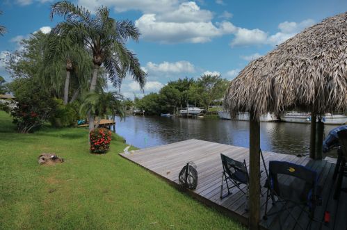 727 Calmoso Dr, Fort Pierce FL 34983-2208 exterior