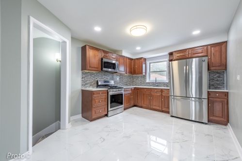 8017 Sacramento Ave, Chicago IL  60652-2732 exterior