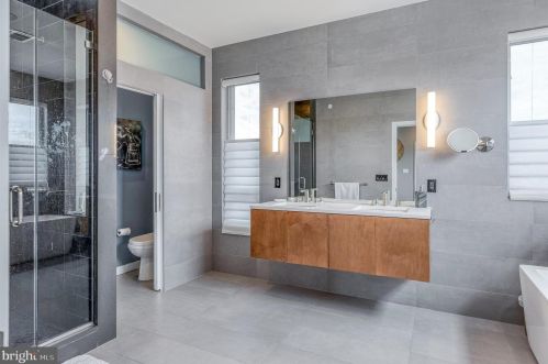 1112 17 St, Philadelphia PA 19146-4717 exterior