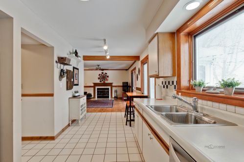 1537 Candlewood Dr, Bull Valley IL 60014-8962 exterior