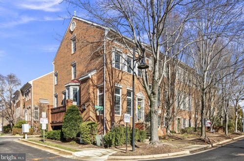 2420 Hampton Dr, Alexandria, VA 22311-4910