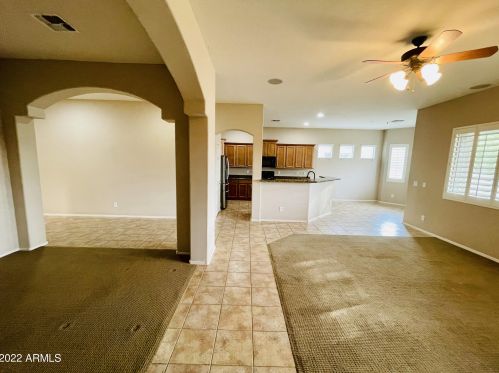 32016 23rd Ave, Phoenix AZ  85085-7050 exterior