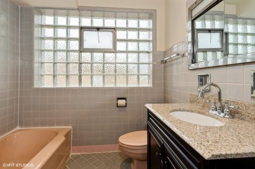 3322 Catalpa Ave, Chicago IL 60625-2275 exterior