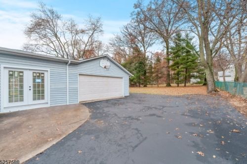 114 Woodlawn Ave, Bridgewater NJ 08807-2031 exterior