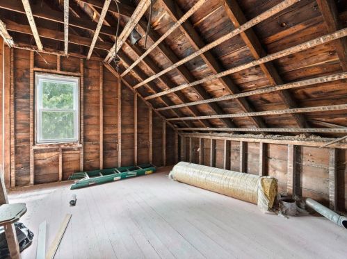 213 Pavilion Ave, Providence RI 02905-1621 exterior