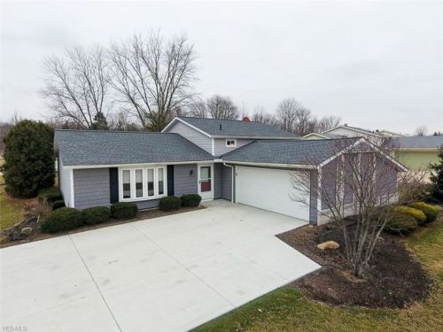 20275 Applewood Ln, Cleveland, OH 44149-5605