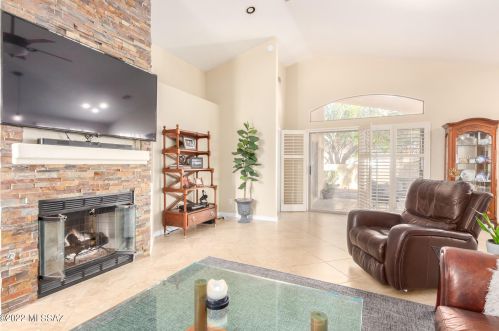 11082 Desert Flower Dr, Tucson AZ 85737-7054 exterior