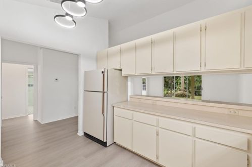 812 102 Ave, Naples FL 34108-3216 exterior