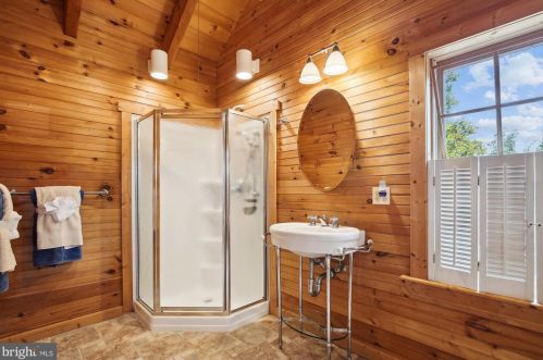 3432 Memorial St, Alexandria VA 22306-1548 exterior