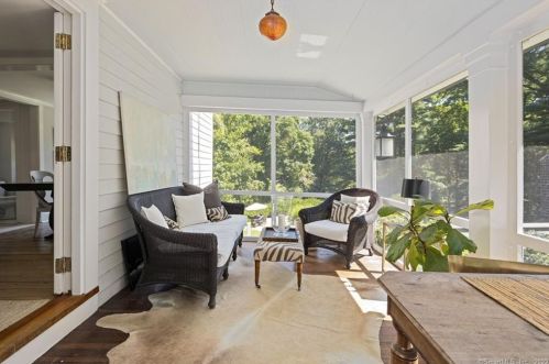 236 Norwalk Rd, Norwalk CT 06850-4318 exterior