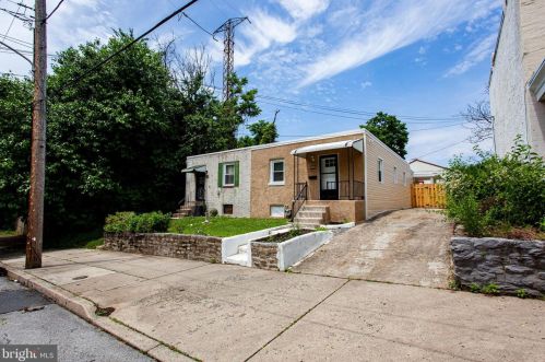 1324 7th St, Chester, PA 19013-3316