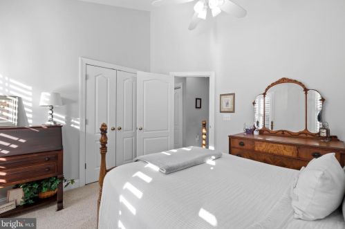 5235 Bessley Pl, Alexandria VA 22304-8646 exterior