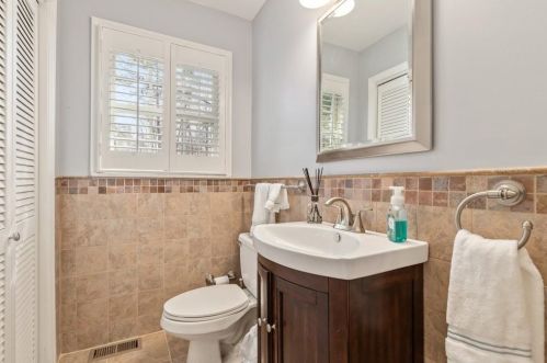 7105 Faunsworth Dr, Atlanta GA 30328-1941 exterior