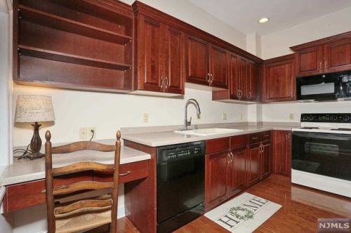 4202 Rio Vis Dr, Mahwah NJ 07430-4510 exterior