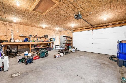 3027 Hutchinson Rd, Duluth MN 55811-2830 exterior