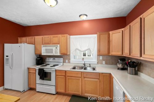 731 Eleanor St, Grand Rapids MI 49505-4221 exterior