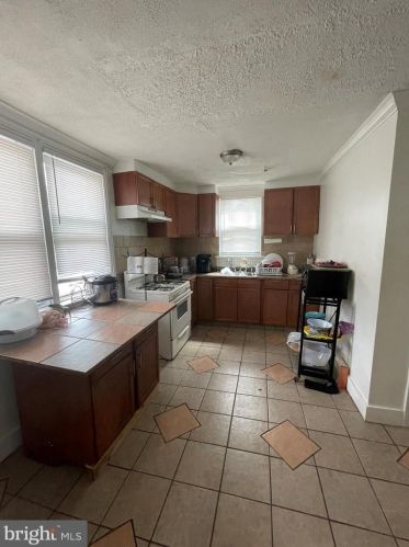 2940 Waldorf Ave, Camden NJ 08105-2821 exterior