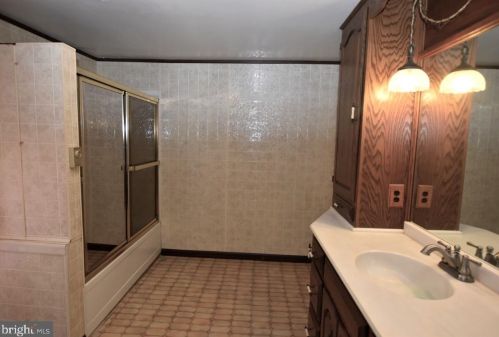 795 Abbottstown Pike, Hanover PA 17331-8235 exterior